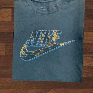 Men’s Nike T-shirt